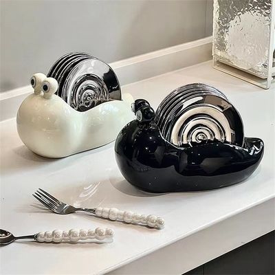 Сборки сточных посуды с рукописными керамическими улитками