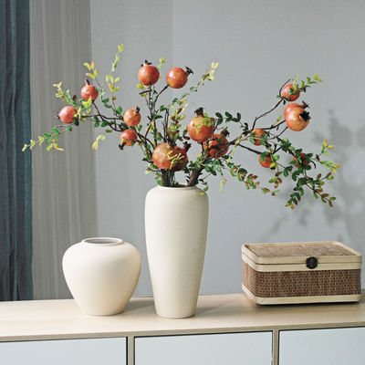 Керамическая ваза с современным дизайном в стиле арт-деко и индивидуальным цветом