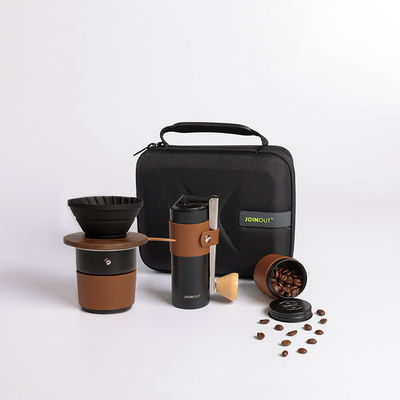 Наслаждайтесь свежим кофе в любом месте с нашей ручной заправки Pour Over Travel Set