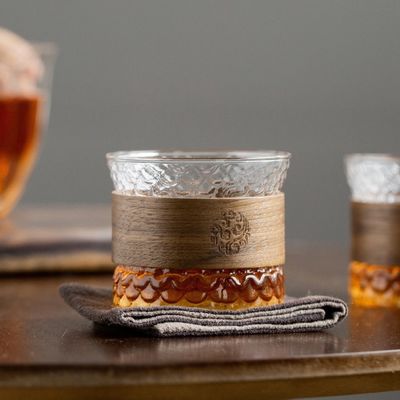 Теплоизолированная боросиликатная стеклянная чашка с деревянным подносом и емкостью 150 мл