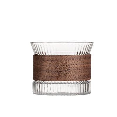 Теплоизолированная боросиликатная стеклянная чашка с деревянным подносом и емкостью 150 мл